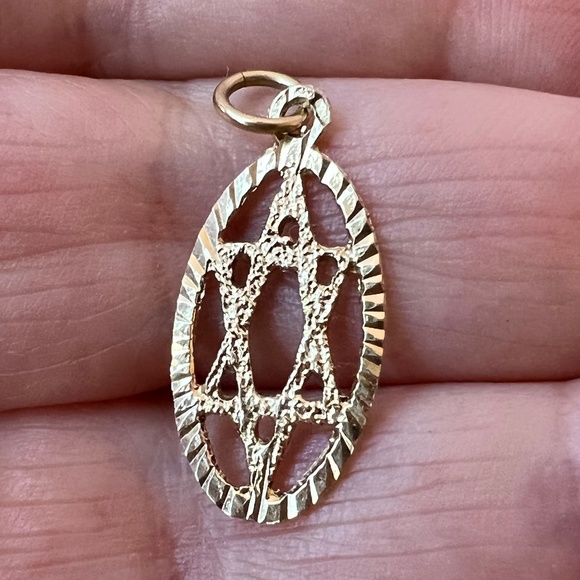 14K GOLD DIAMOND CUT JEWISH STAR OF DAVID MAGEN DAVID PENDANT UNUSUAL DESIGN